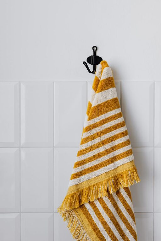 How to Create a Calm, Minimalist Bathroom Setup